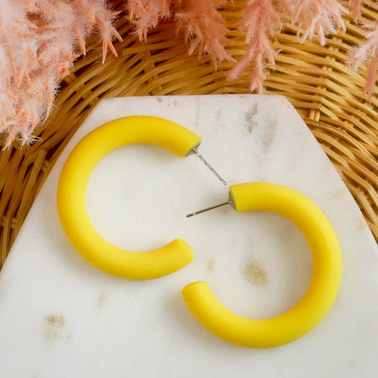 Clay Hoops in Lemon
