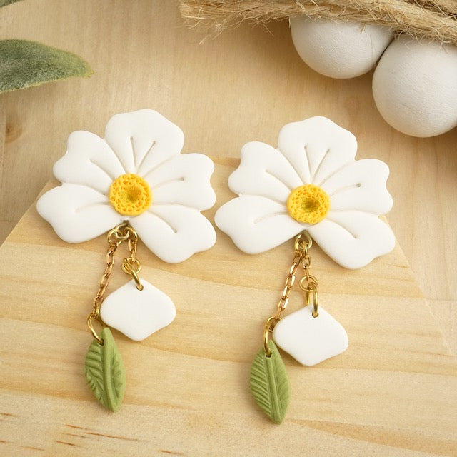Daisy Dangles in White