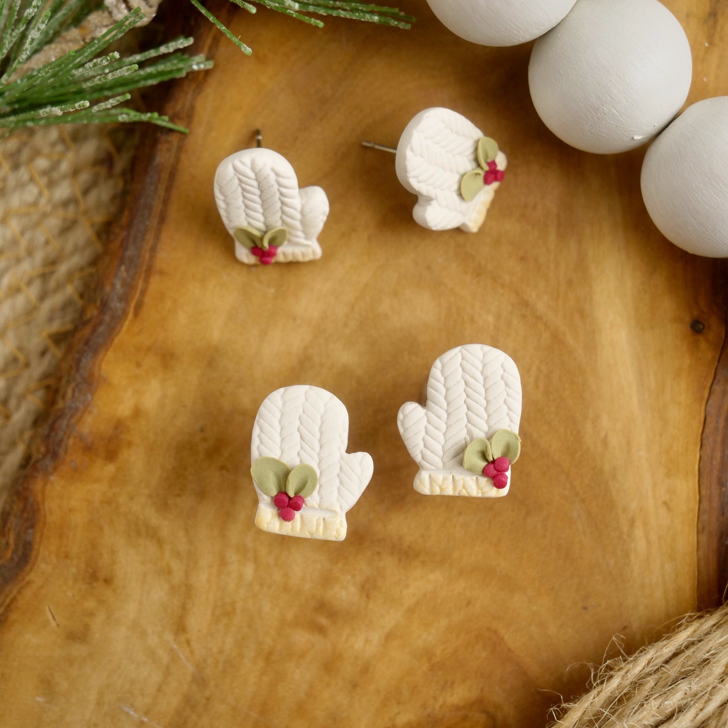 Mitten Studs in White