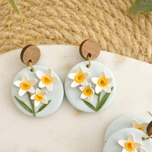 Carden Dangles in Daffodils