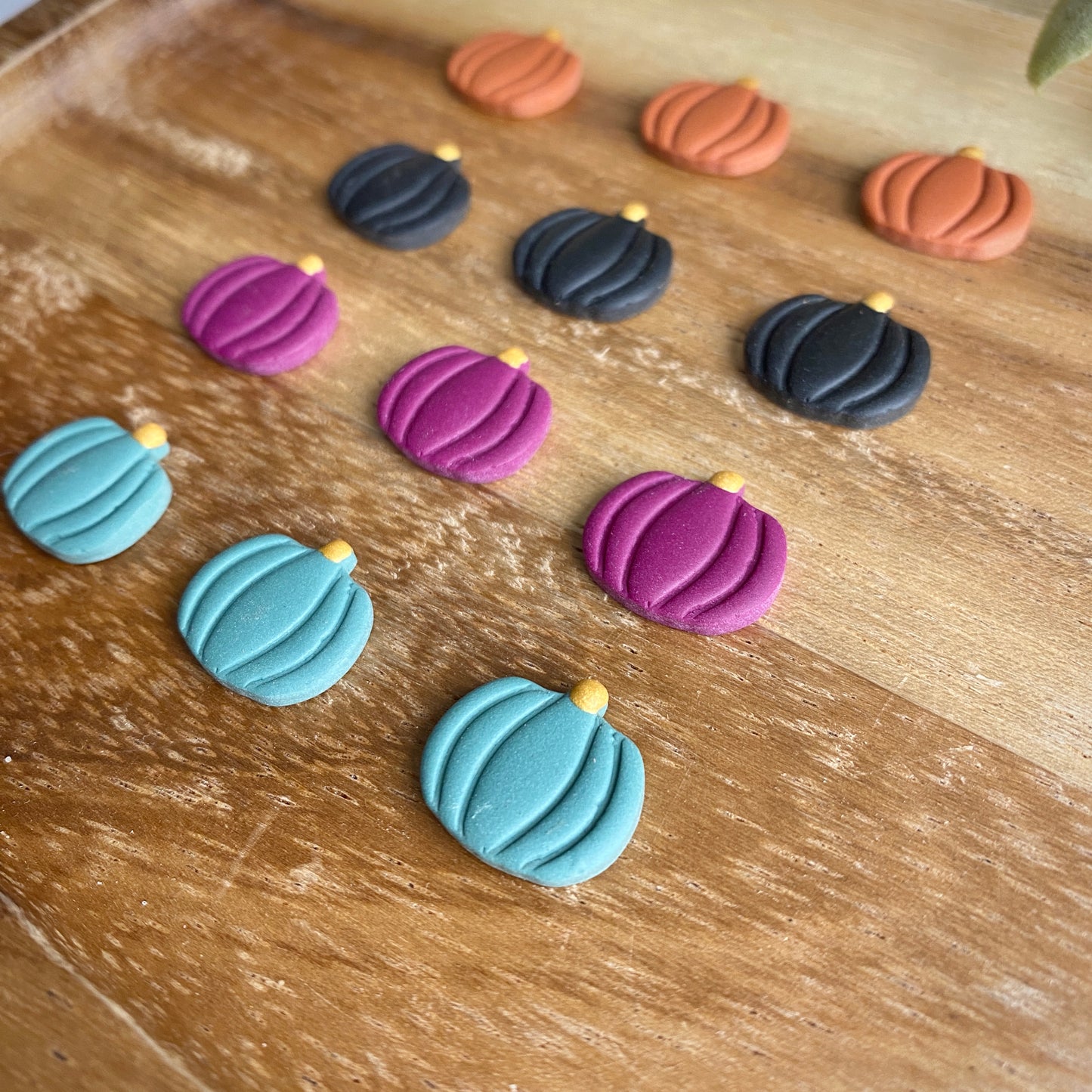 Pumpkin Studs in Purple Turnip