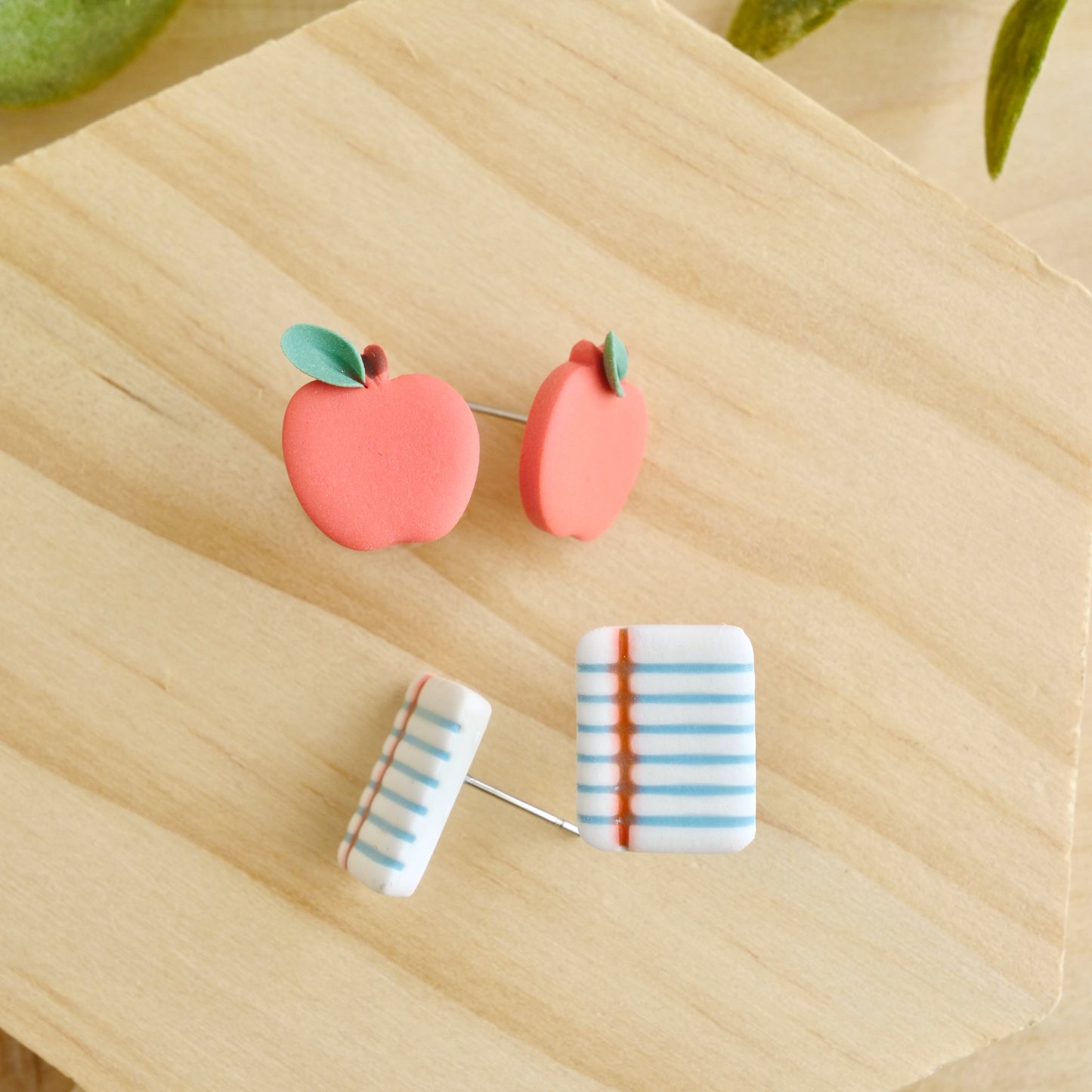 Stud Pack with Apple and Paper