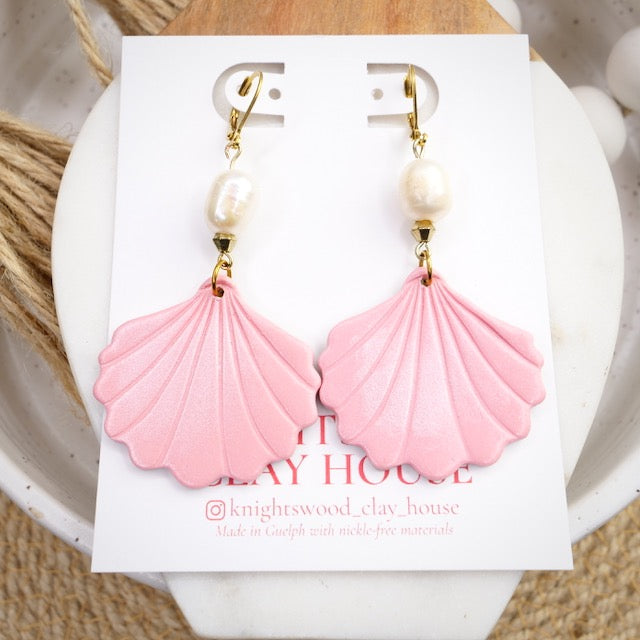 Clamshell Dangles in Guava