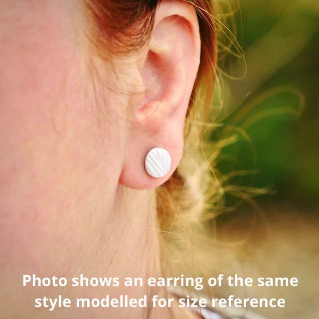 Micro Studs in Fuchsia