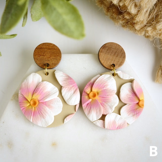 Carden Circle Dangles in Tropical Floral in Pink