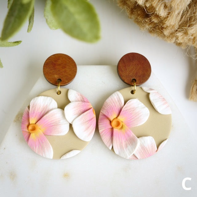 Carden Circle Dangles in Tropical Floral in Pink