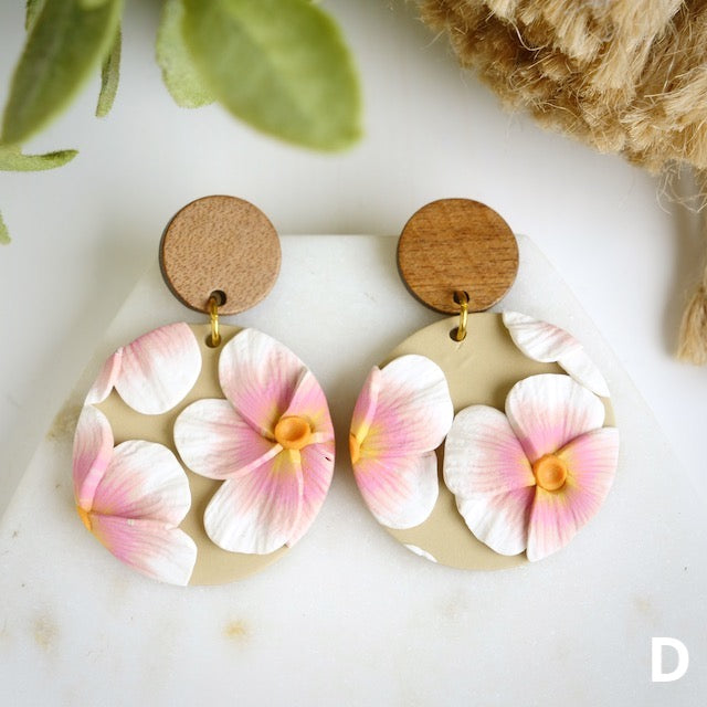 Carden Circle Dangles in Tropical Floral in Pink