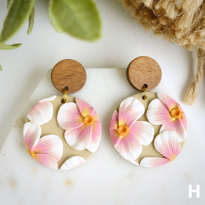 Carden Circle Dangles in Tropical Floral in Pink