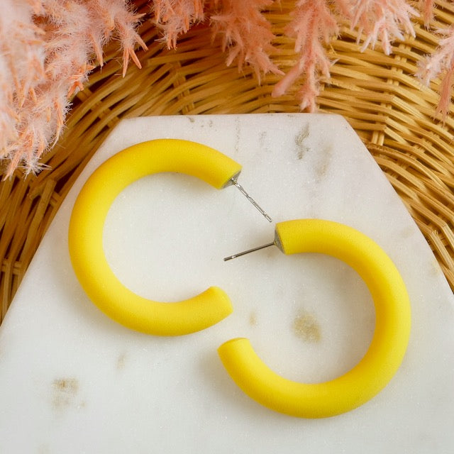 Clay Hoops in Lemon