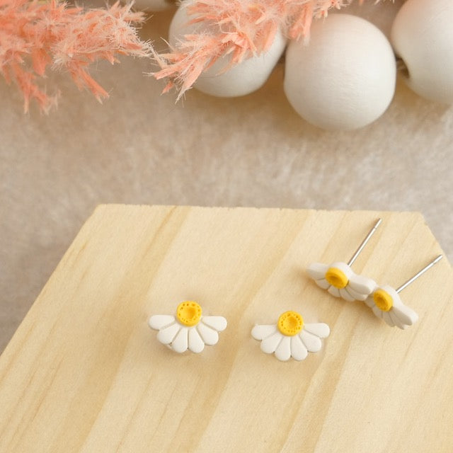 Micro Daisy Studs in White