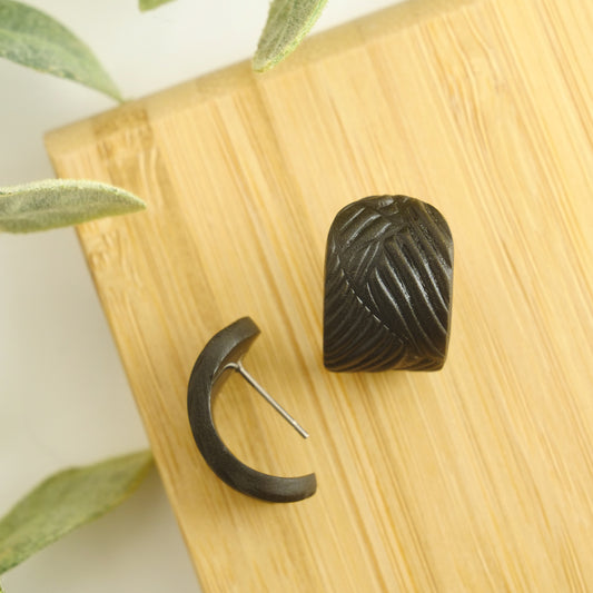 Wrap Studs in Black